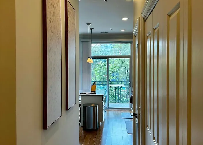 Apartment Gym Garage Parking Balcony Sleeps 4 *