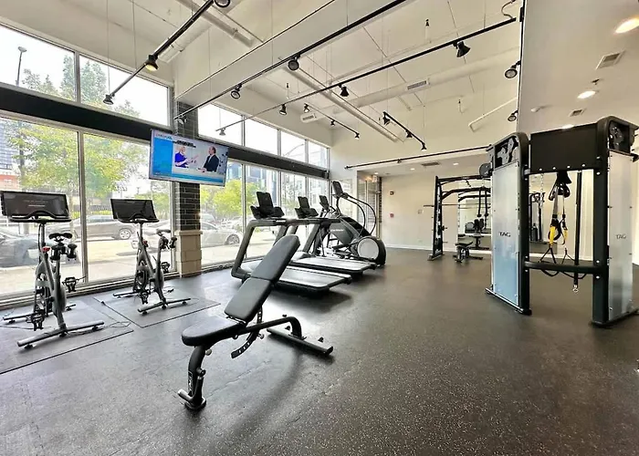 Gym Garage Parking Balcony Sleeps 4 *